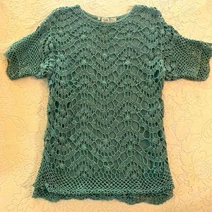 Size: Small, Crew Neck, short-sleeved Sweater, Color: Sage Green. 100% Silk